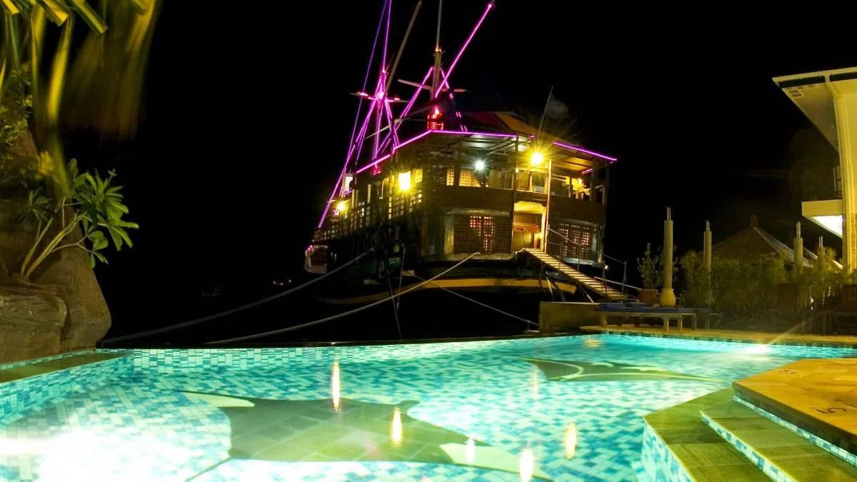 Manta Ray Bay