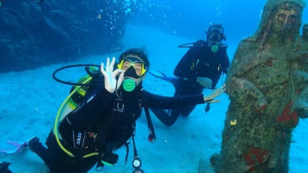 Blue Bottom Diving