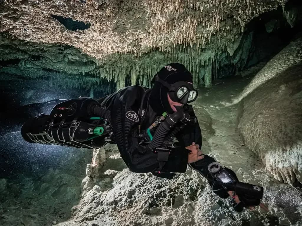 Deep Dark Diving - Yucatan