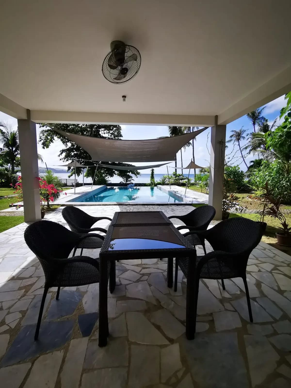 Sunset Cove Beach & Dive Resort