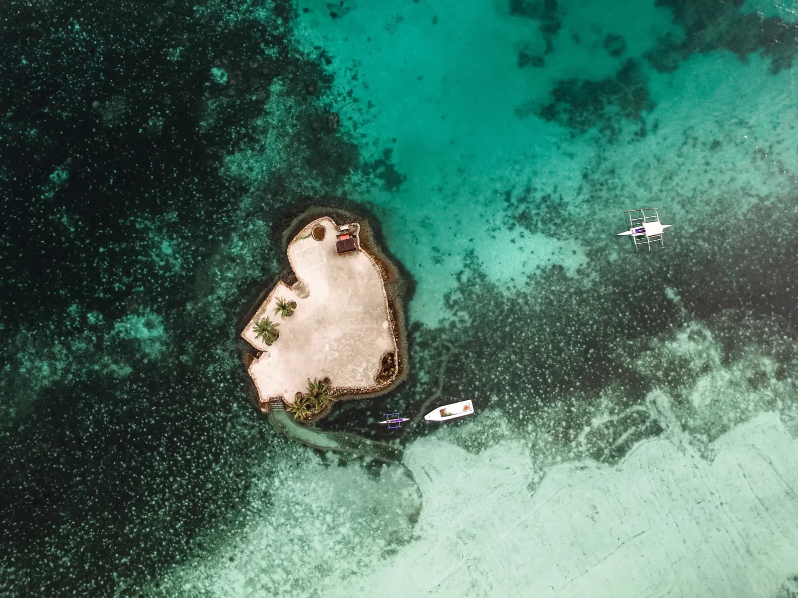 Charming Blue Diving Center