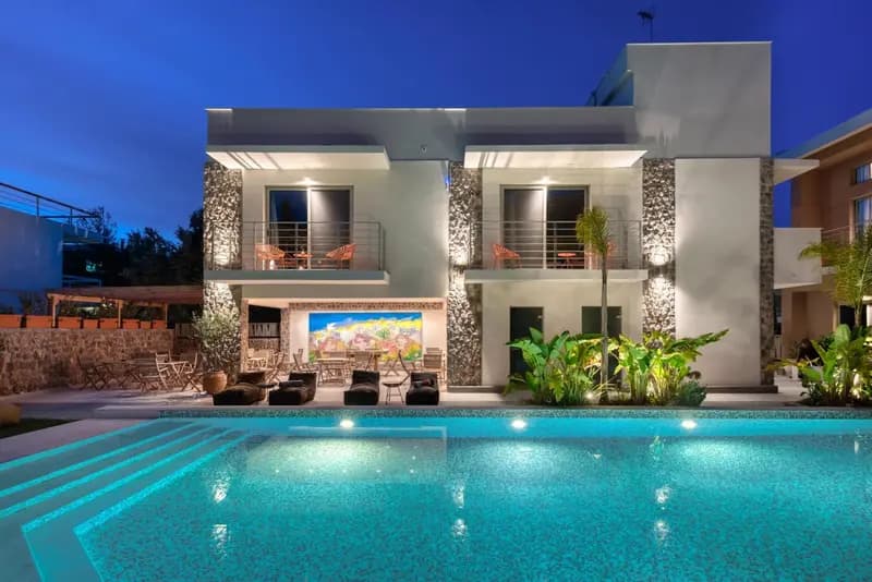Saronis Suites