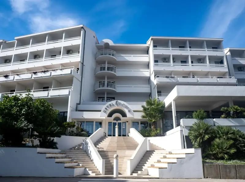 Hotel Issa