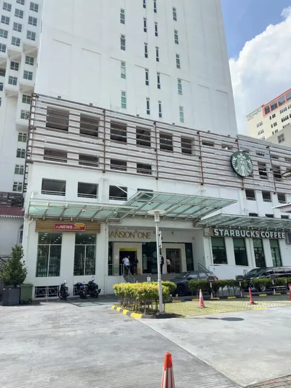George Town High Floor Seaview Modern Suite 2BR Next to Gurney 23A