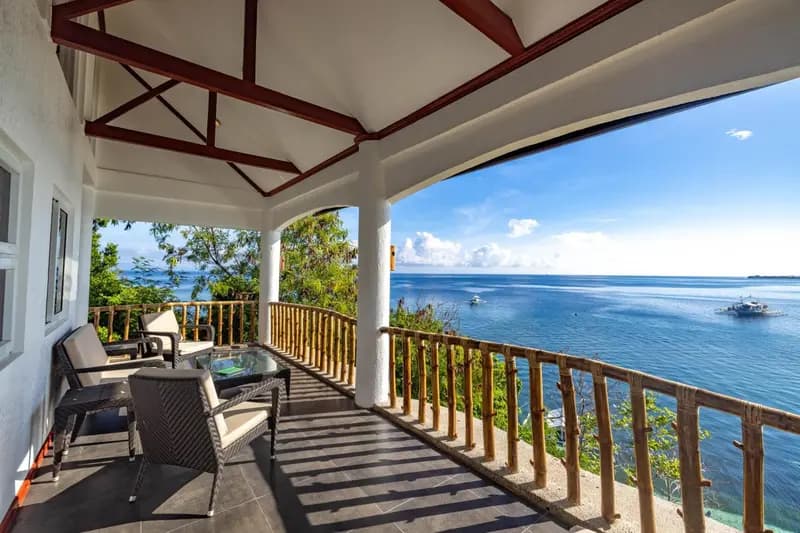 Pura Vida Cabilao Resort