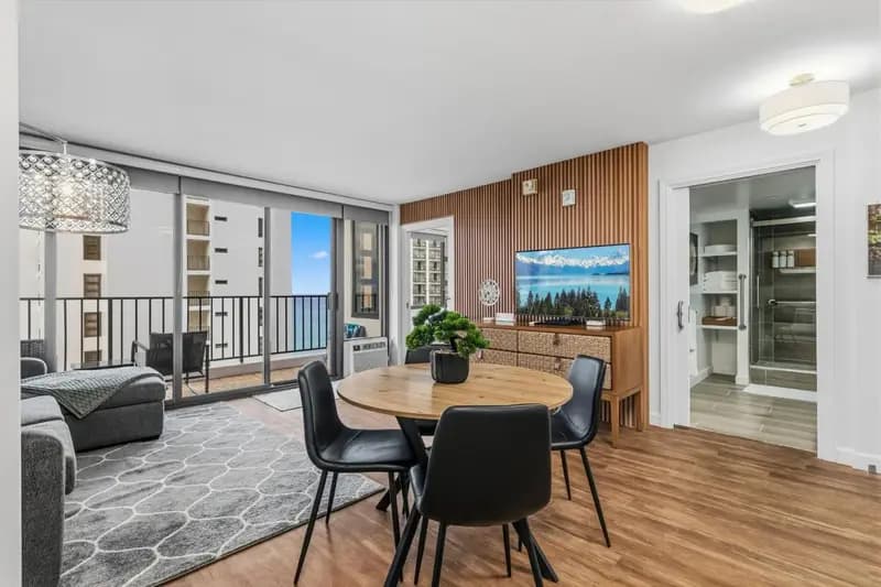 Waikiki Banyan Oceanfront Condo 30th floor
