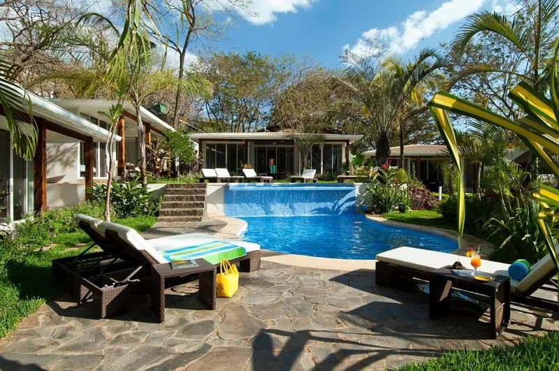 The Breeze Hotel & Villas