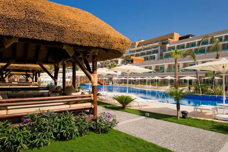 Bellazure Hotel