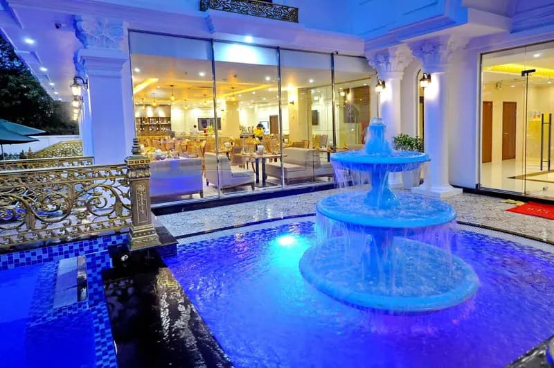 Crown Nguyen Hoang Hotel