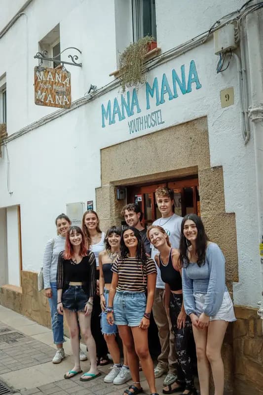 Mana Mana Youth Hostel