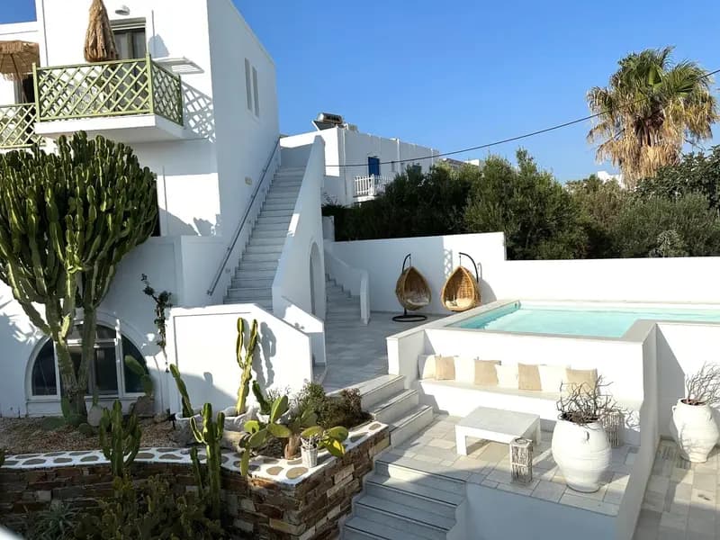 Artemis Hotel