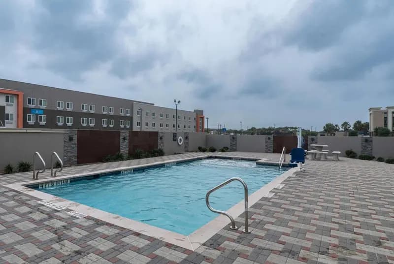 La Quinta Inn & Suites by Wyndham Corpus Christi Southeast