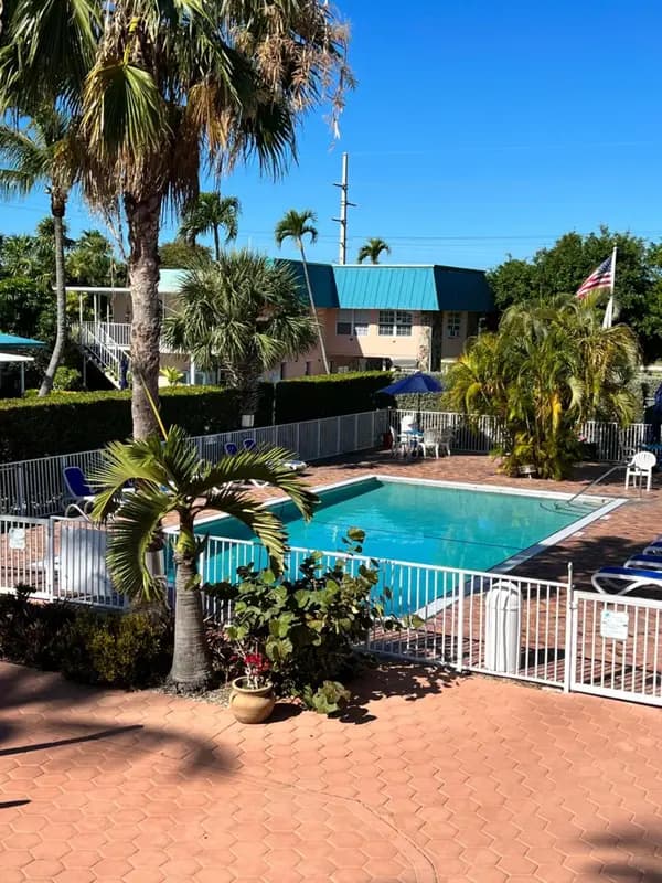 Breezy Palms Resort