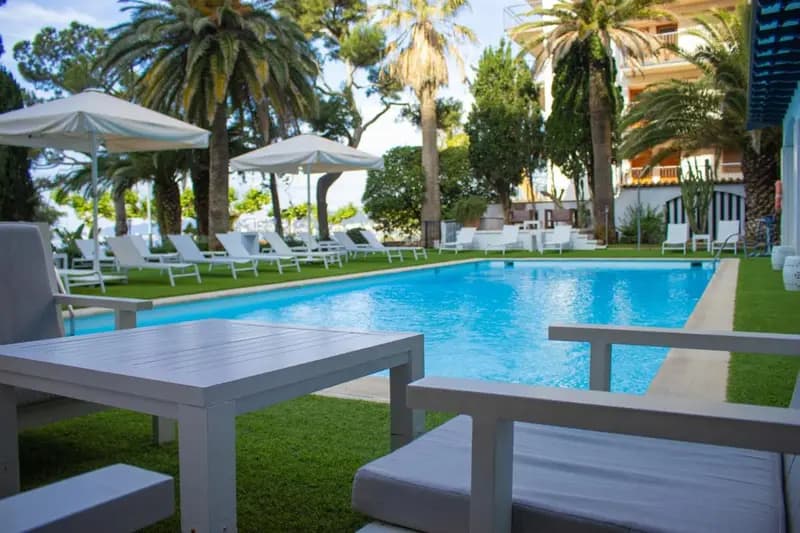 Hotel Trias