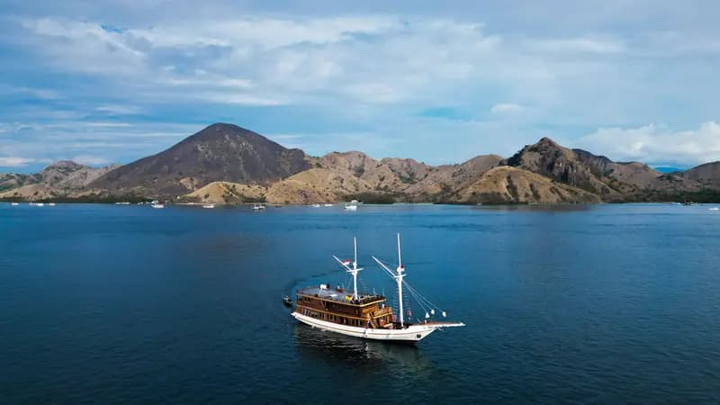 Sundari Voyages