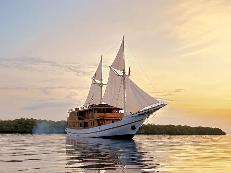 Sundari Voyages