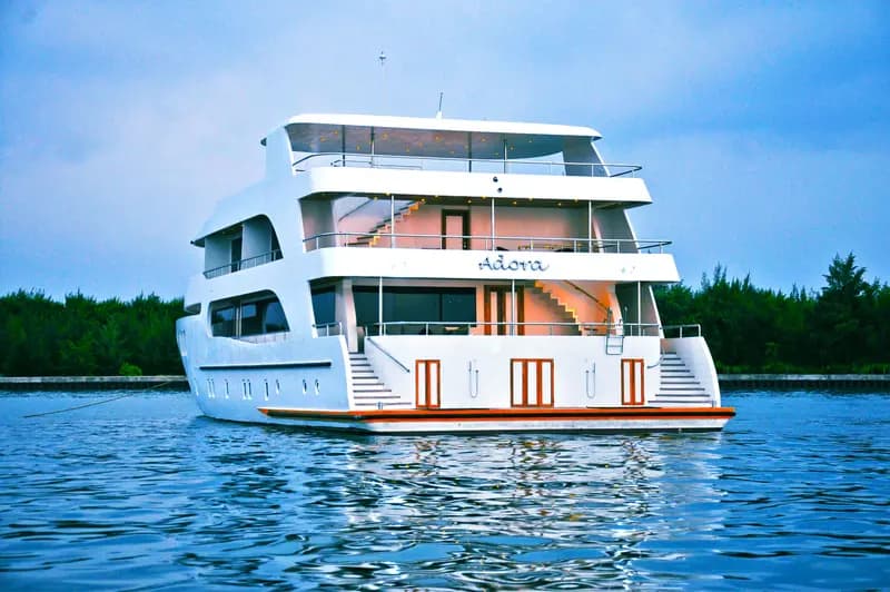 Adora